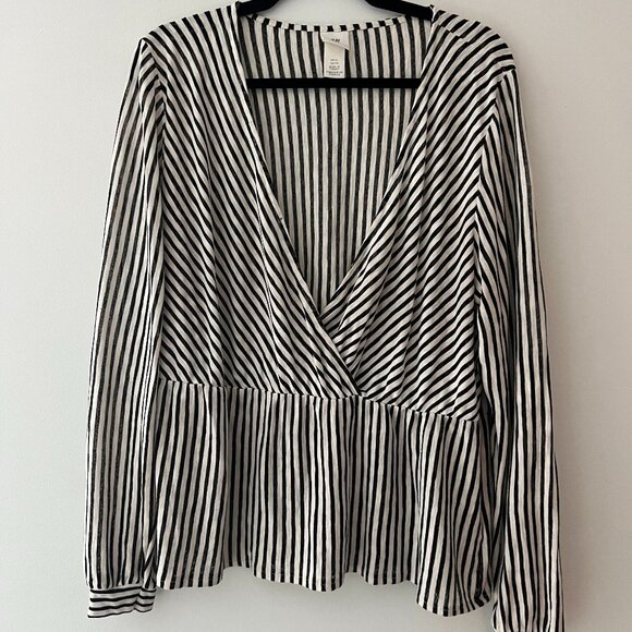 H&M V Neck Black and White Striped Top Size XL - Picture 1 of 4